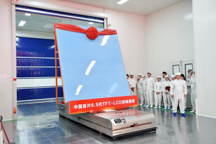 一座工厂,内部量产的是"电变光"玻璃——中国首条具有自主知识产权的